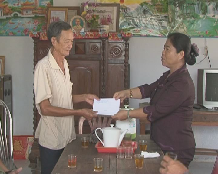 Во Вьетнаме выражают признательность павшим фронтовикам и семьям, имеющим заслуги перед Родиной